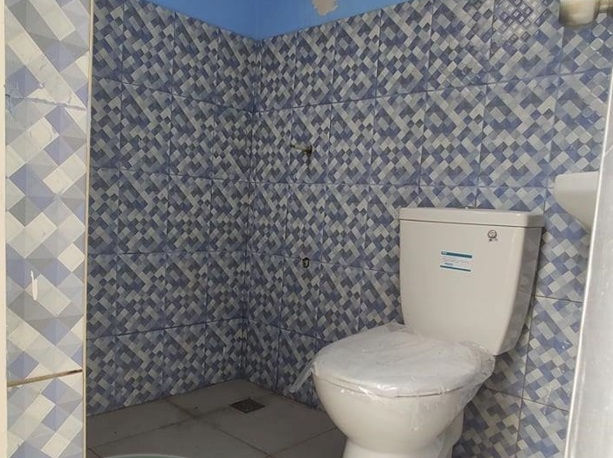 Toilet & Bath.jpg