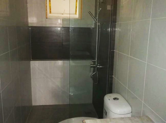 Spacious Family Home Near Ateneo and Miriam College.