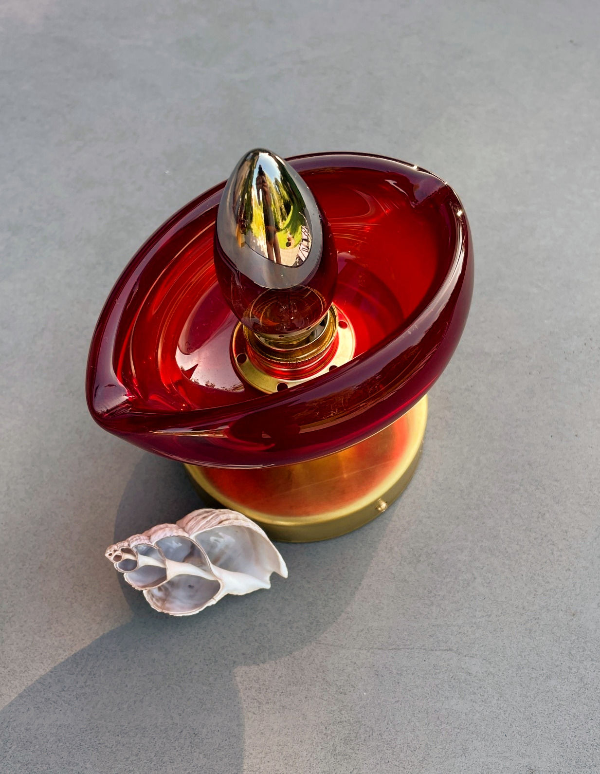 Upcycling Lampe - die kleine Rote ist mehr als nur eine Leuchte