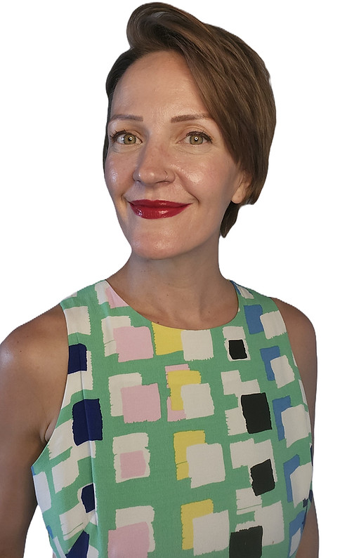 green dress pink background_edited_edited.jpg