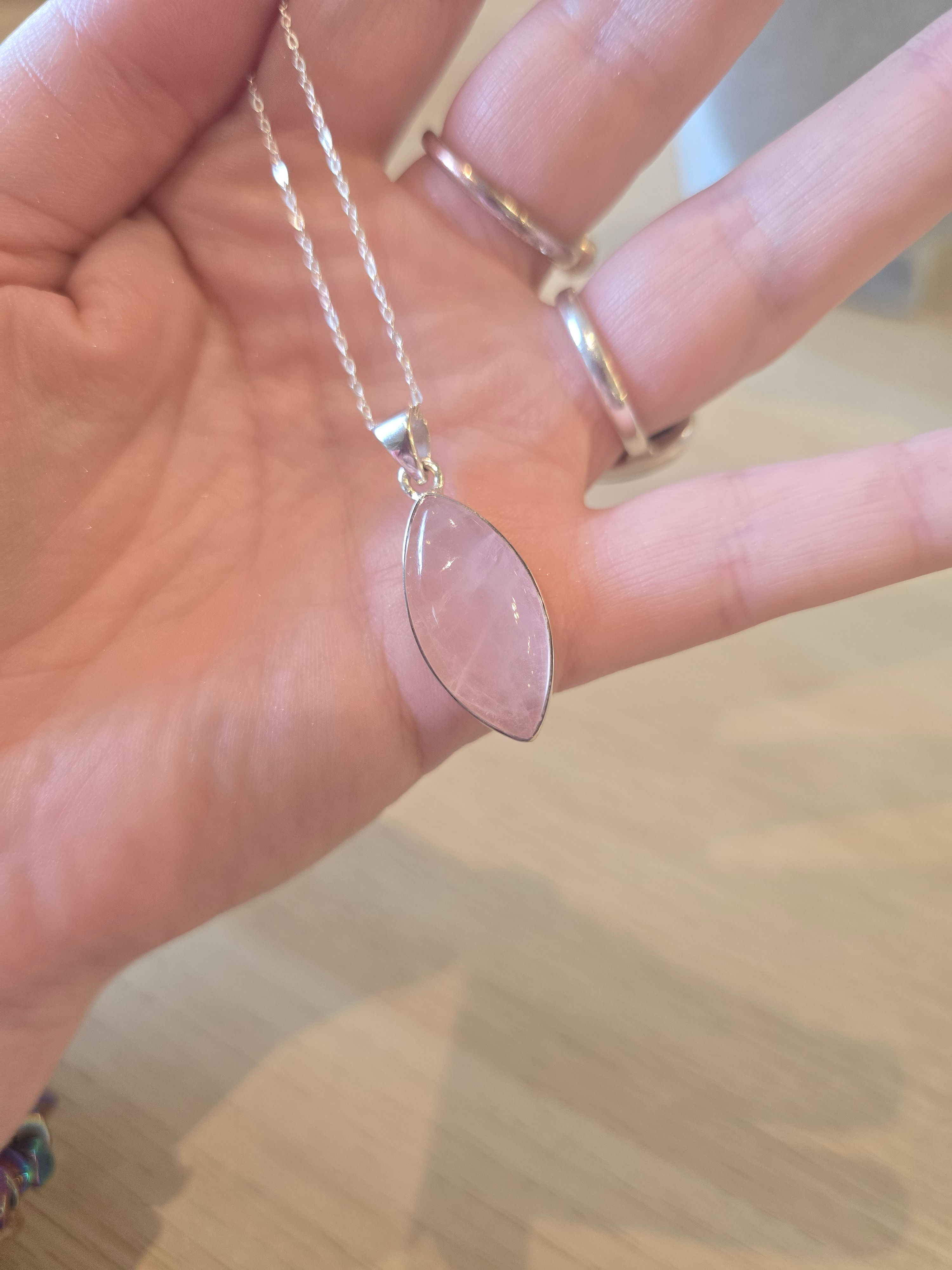 Rose Quartz Sterling Silver Pendant and Chain - 4.8g