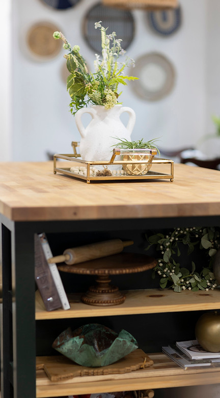 Contemporary kitchen with perfectly curated furniture, décor and finishes
