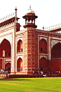 Agra_rajiv-bajaj-Visitors gather in front of the imposing red sandstone structure with intricate carvings and four white marble minarets, the Agra Fort in India.