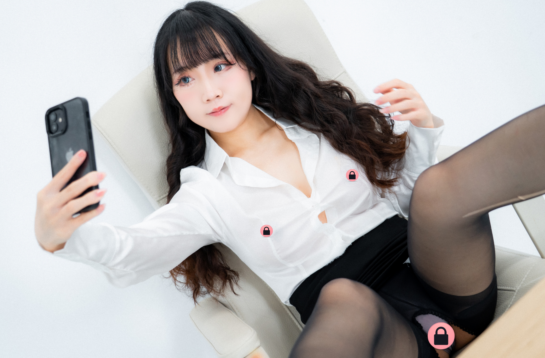 M00399 [Photo 1]『啾啾妤』乳浪來襲💦 新進女同事深懂職場潛規則，故意不穿內衣上班，汗水徹底浸透薄薄白襯衫，胸前兩點激凸明顯挺立，好身材完全藏不