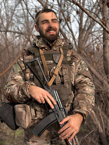 ГЕРОЙ СЕРЕД НАС : ВИПУСКНИК КОЛЕДЖУ МИКОЛА ЩАСЛИВИЙ НАГОРОДЖЕНИЙ «ЗОЛОТИМ ХРЕСТОМ»