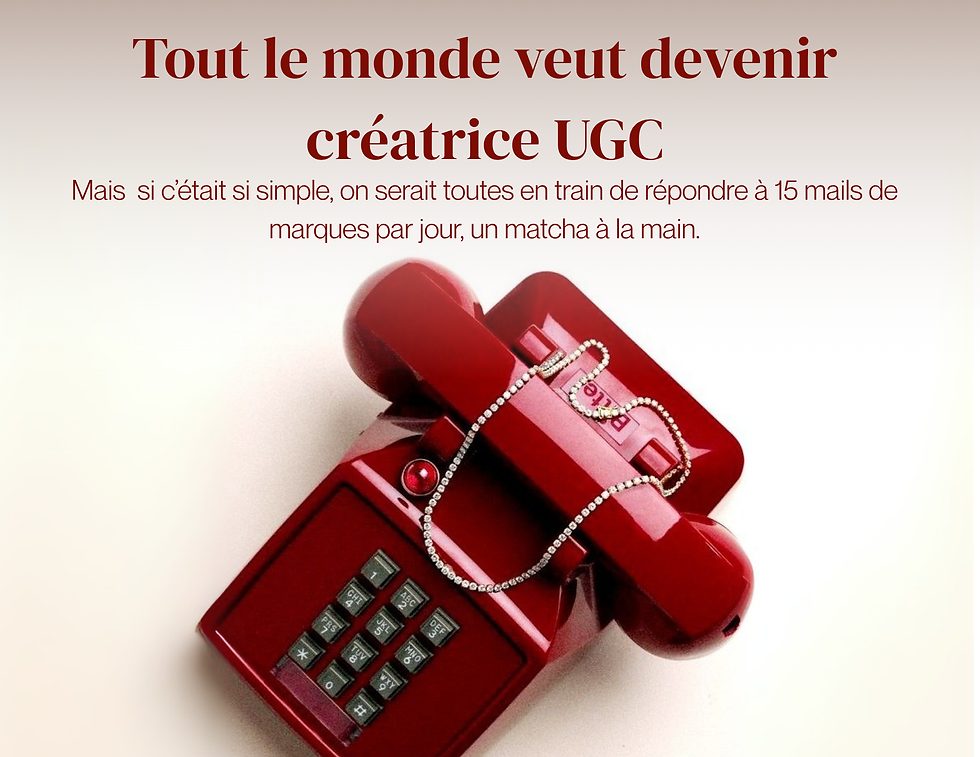 téléphone rouge vintage avec collier sur le combiné 