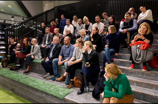 Screenshot_2018-11-27_GALERII_Vaata,_kes_käisid_Peeter_Piheli_uue_raamatu_Minu_kodu,_maa_j