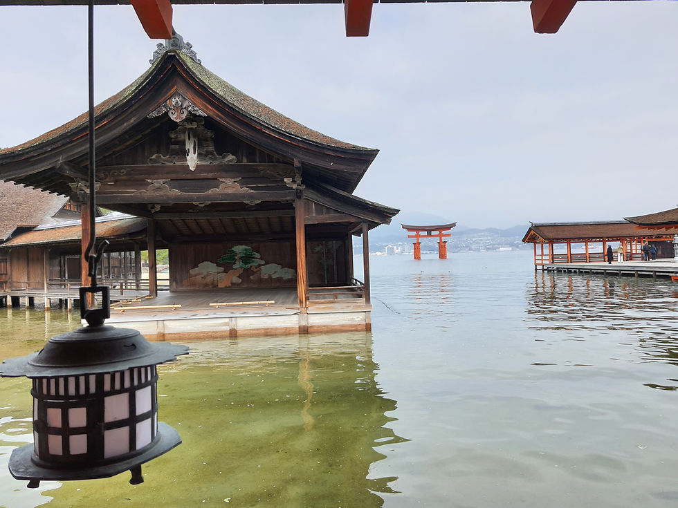 Scena dworskiego teatru noh, Itsukushima / A Noh theatre stage, Itsukushima