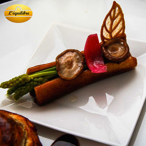 Vrai-faux os à moelle revisité avec céleri confit, présentation gastronomique élégante