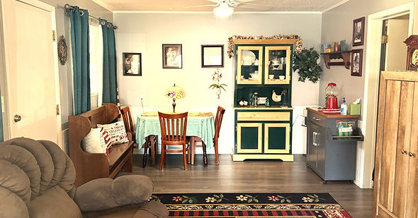 744 family room 1.jpg