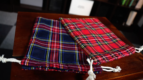 Erdnase Bee Red Acorn Back エイコーンバック赤 Wonder Bag - Red (巾着型エッグバッグ：赤）by Carson Chan & MS