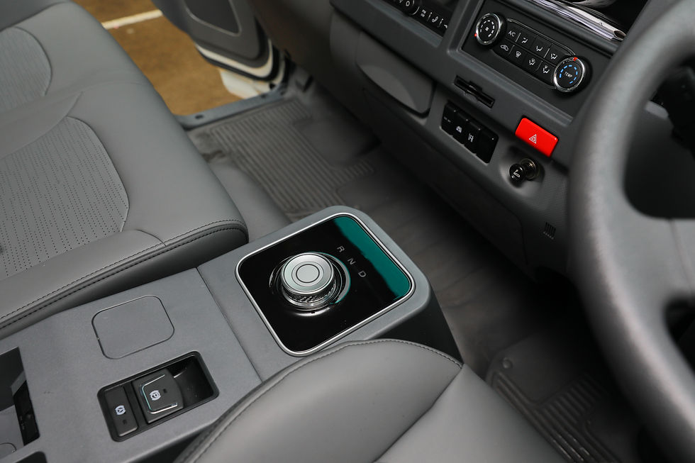 ภาพเกียร์คอนโซลกลาง JAC N150 EV JAC N150 EV center console shifter area รถบรรทุกไฟฟ้า JAC N150  JAC N150 EV truck