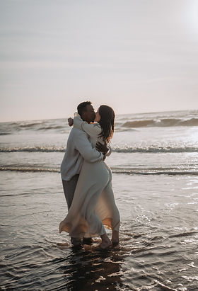 pregnancy shoot maternity photography zwangerschapsshoot Velvet photography announcement shoot