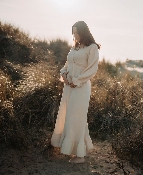 pregnancy shoot maternity photography zwangerschapsshoot Velvet photography announcement shoot