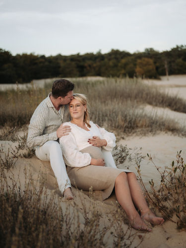 pregnancy shoot maternity photography zwangerschapsshoot Velvet photography announcement shoot