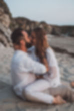 Séance photo engagement sur la côte Atlantique, 44. Photographe mariage alternatif et elopement à Nantes