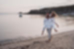 Séance photo engagement sur la côte Atlantique, 44. Photographe mariage alternatif et elopement à Nantes