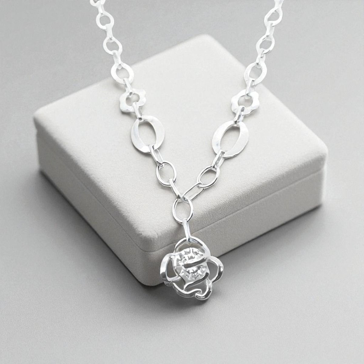 Висулка роза от сребро с централен цирконий 8 мм – AngeloSilver