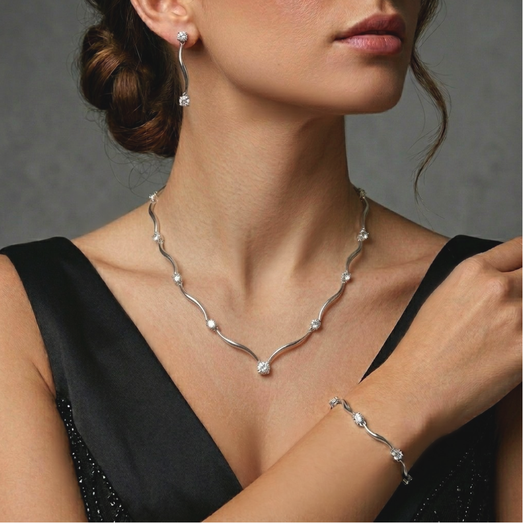 Луксозен дамски сребърен комплект "Реджина" за абитуриентски бал с цирконии проба 925 на модел