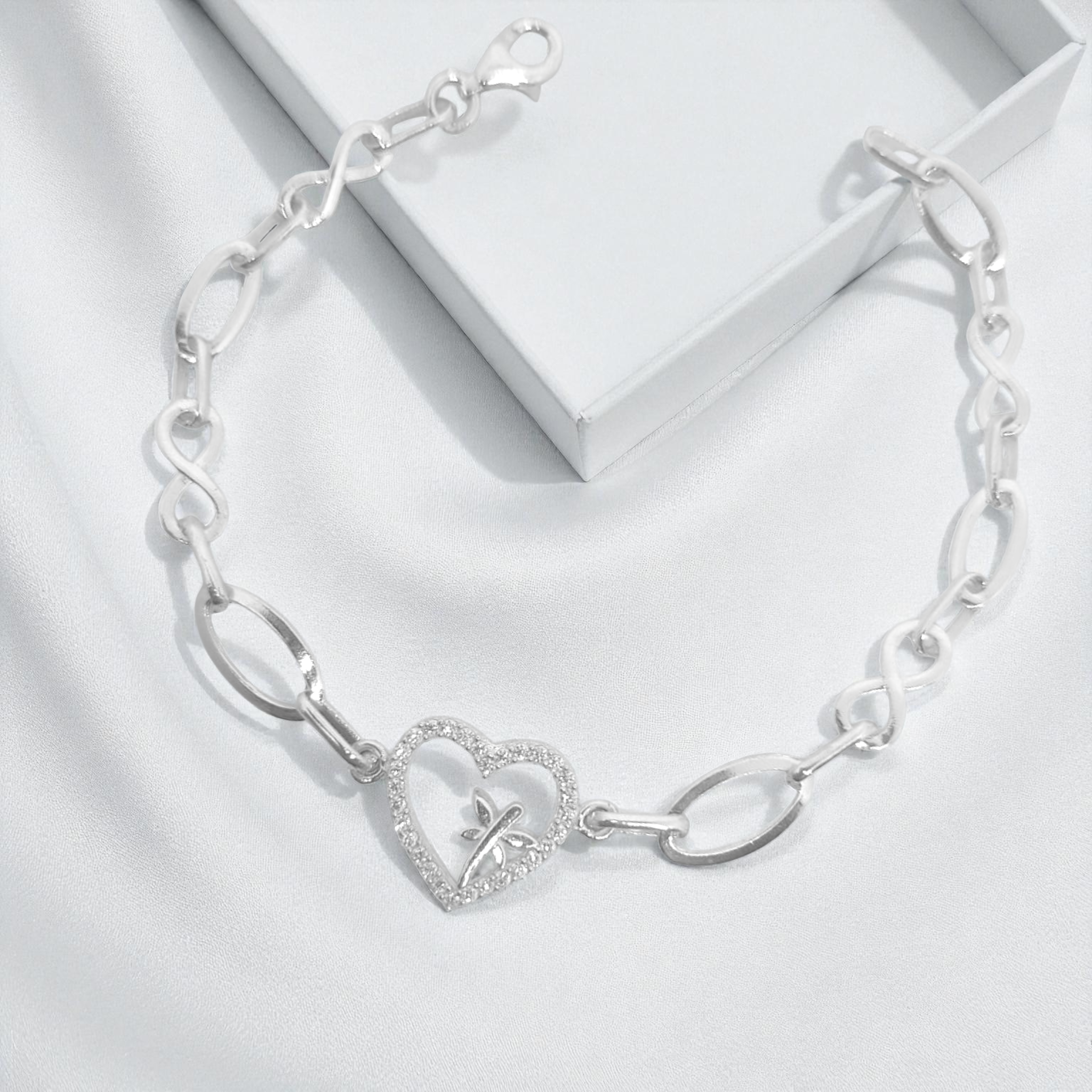 Сребърна гривна "Морелия“ | Сърце с бели цирконии и морско конче