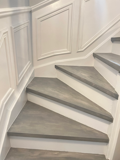 Piano style oak staircase