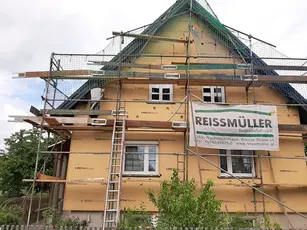 Sanierungs-Referenzprojekt, mit Einblasstroh.