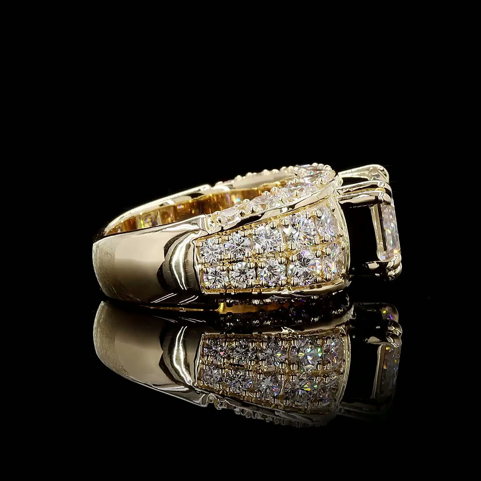 Miniature : Bague pour homme avec diamant émeraude latéral serti de diamants