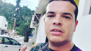 O jovem saiu de casa por volta das 10h da manhã, vestindo chinelo e carregando uma mochila. Desde então, não houve mais notícias sobre seu paradeiro.