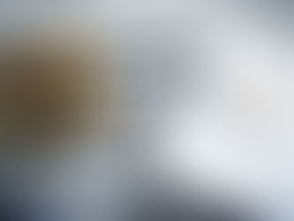 O inciso X do artigo 833 do Código de Processo Civil – CPC é explícito ao declarar que a quantia depositada em caderneta de poupança até o limite de 40 salários mínimos não pode ser bloqueada. Contudo, esse valor não está limitado à caderneta de poupança, mas também aos valores eventualmente existentes em contas correntes e fundos de investimento.