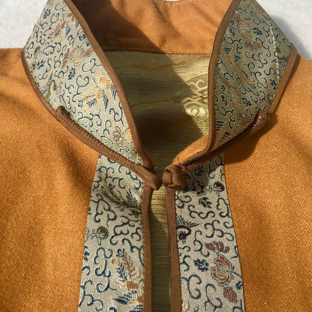 Collar detail ...