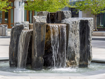 naturstein-brunnen-modern