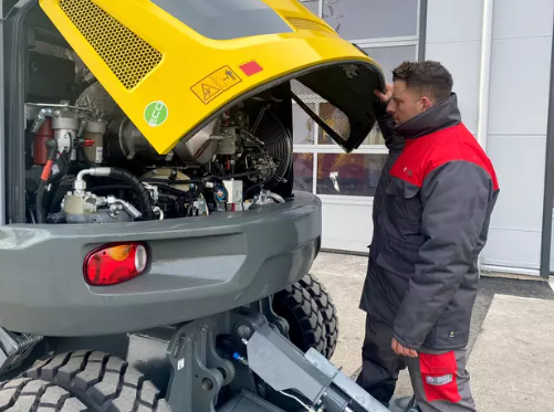 Thumbnail: Wacker Neuson EW65 Bonnet