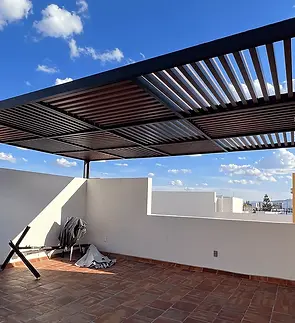 Pergolas_Vidrio_y_aluminio_PlandeSL02-1.webp