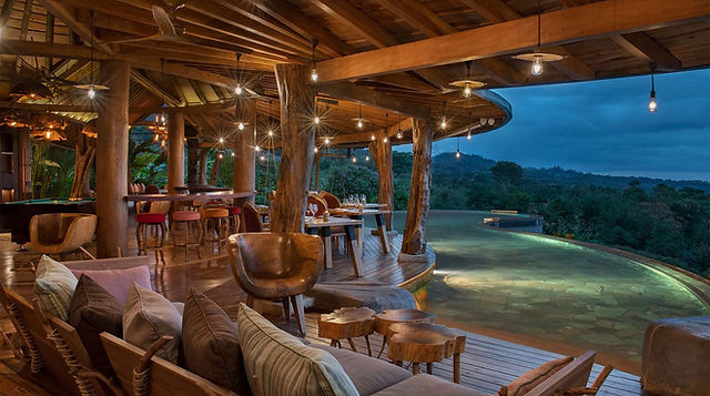 med_0073_restaurant-pool-night-min.jpg