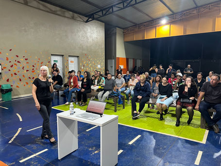 Reunião com responsáveis aborda a proteção de crianças e adolescentes no Maio Laranja