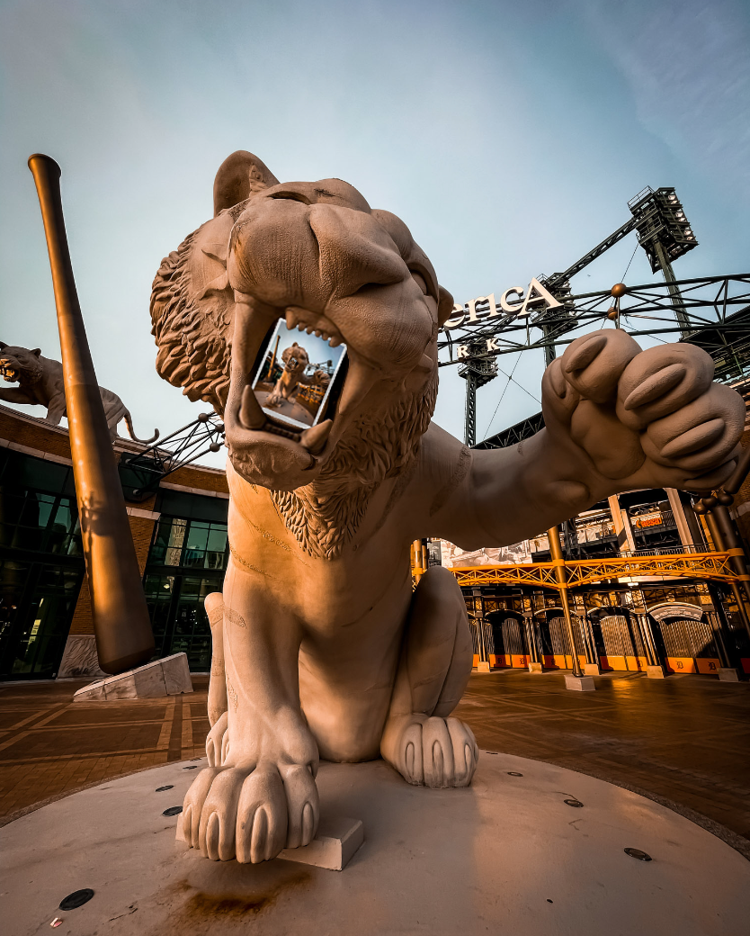 Detroit Tiger Eating Print