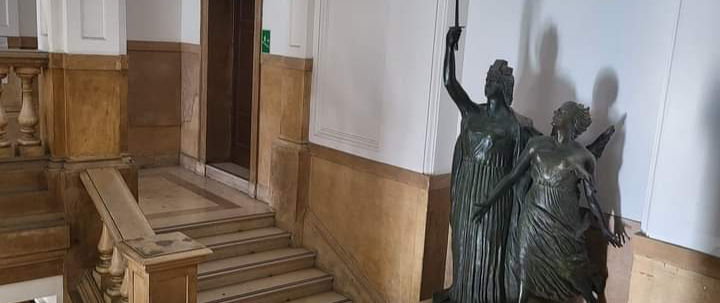 Giustizia e Libertà: Statua della Corte d'Appello di Catanzaro