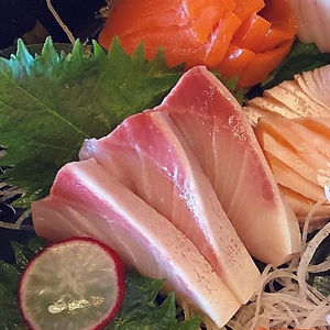 HAMACHI SASHIMI 6PC