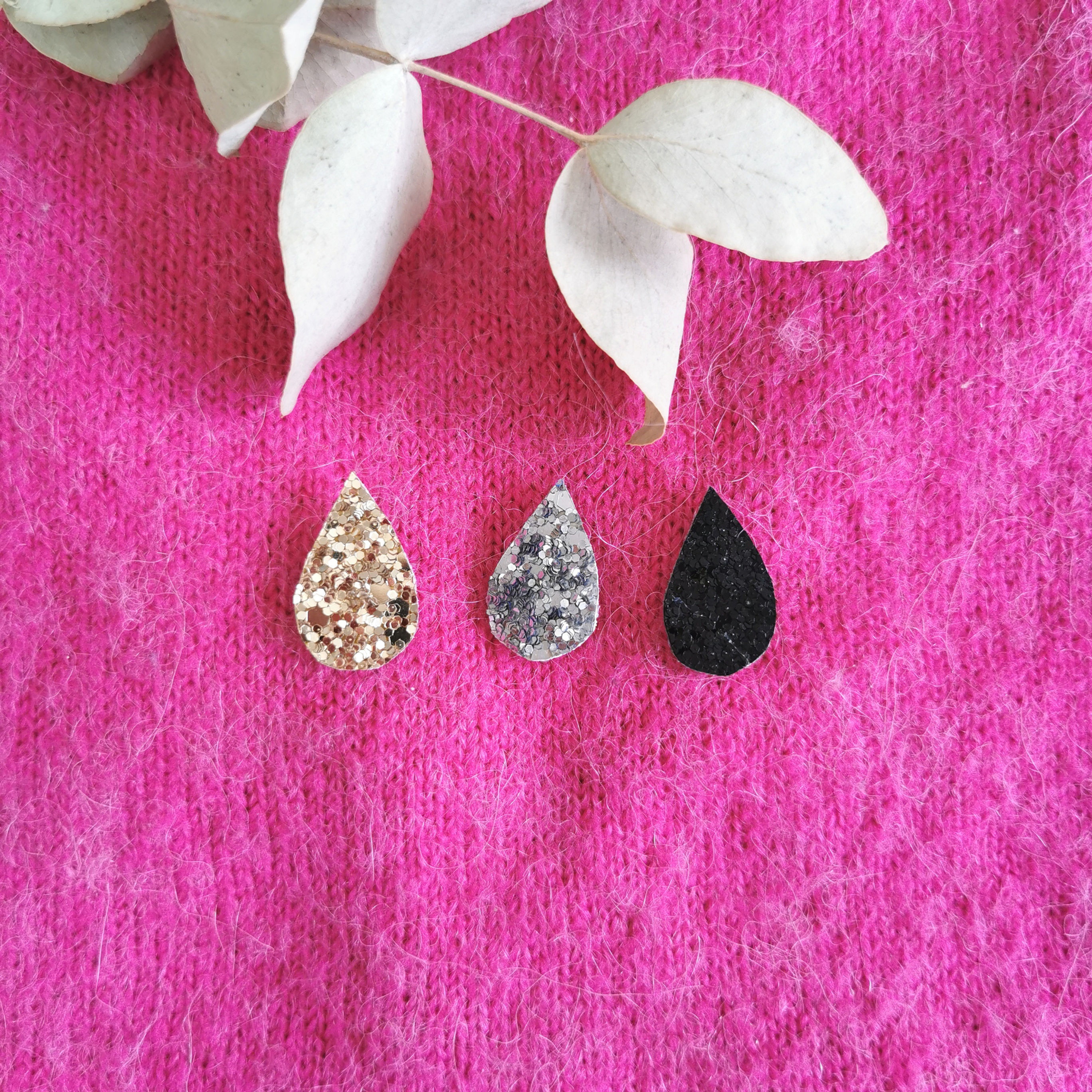 Pin's goutte (3 coloris au choix)