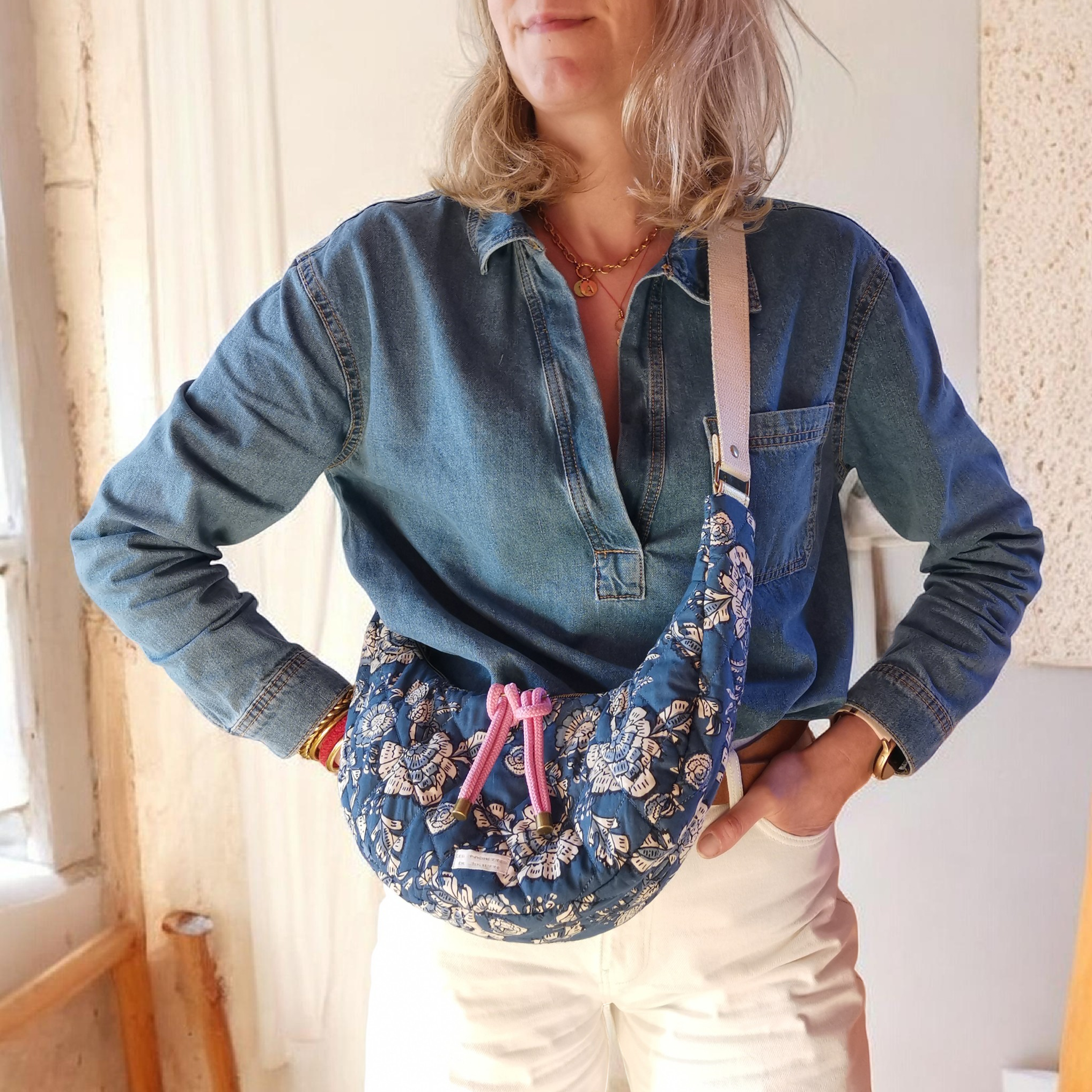 Sac demi lune | AXEL | Indi bleu (coloris cordons au choix)