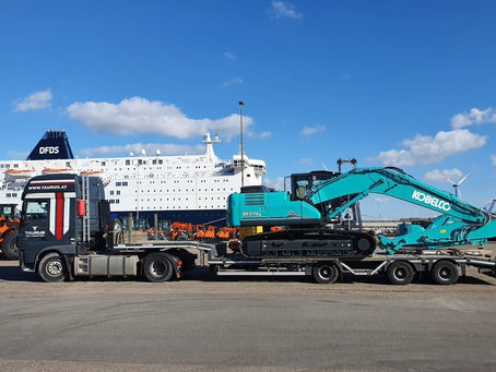 Raupenbagger Sondertransport KOBELCO SK 210