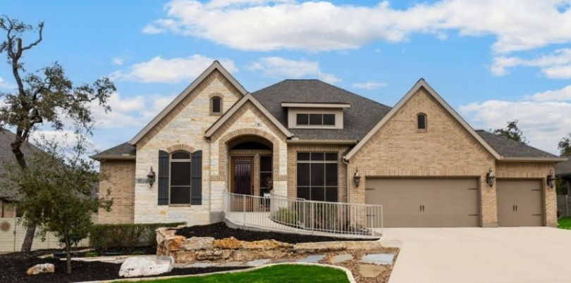 brick suburban house_edited_edited_edited.jpg