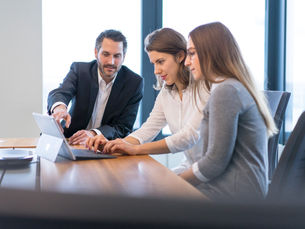 Business Setup Consultant in Dubai / UAE – Complete Guide to Company Formation with Dar Aluloom International Business Consultancy