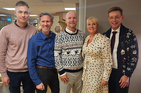 Grundarna till Allai AB tillsammans med äldreministern Anna Tenje och SPF Seniorernas generalsekreterare Peter Sikström