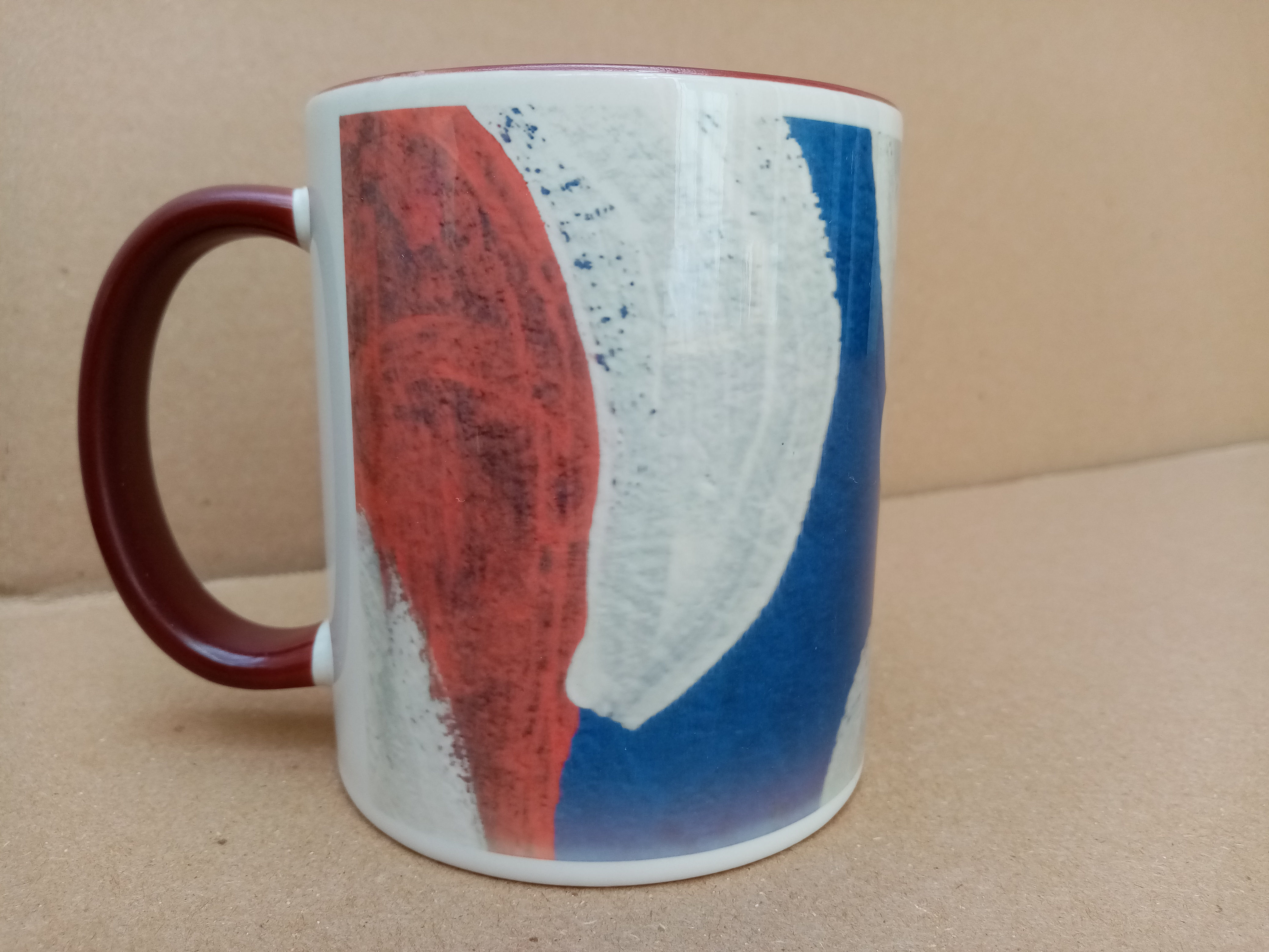 Ref.2.7 - Pocillo/Mug de colores. 11 onzas. Sublimado. Serie Crónica Roja.