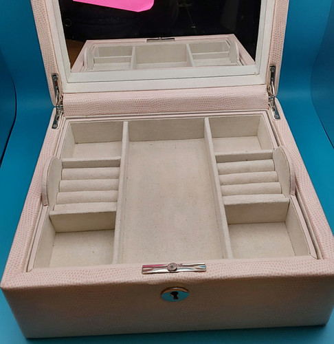 Pottery Barn McKenna Jewelry Box 新品未使用品 Mckenna Personalized Jewelry Box - Medium | Pottery Barn