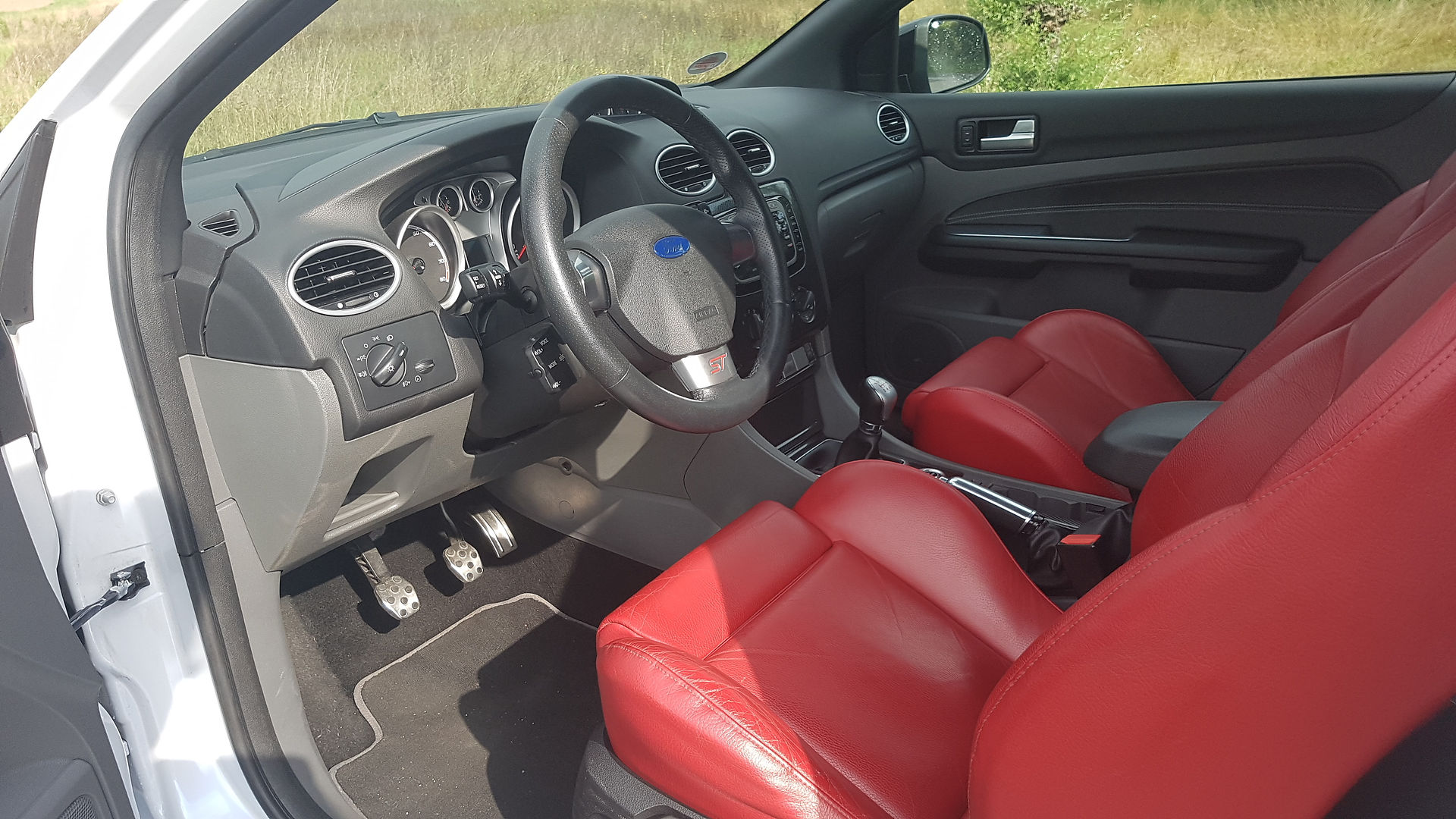 Import Auto Allemagne - Auto Convoi Allemagne -  Ford Focus ST 2.5T 226ch