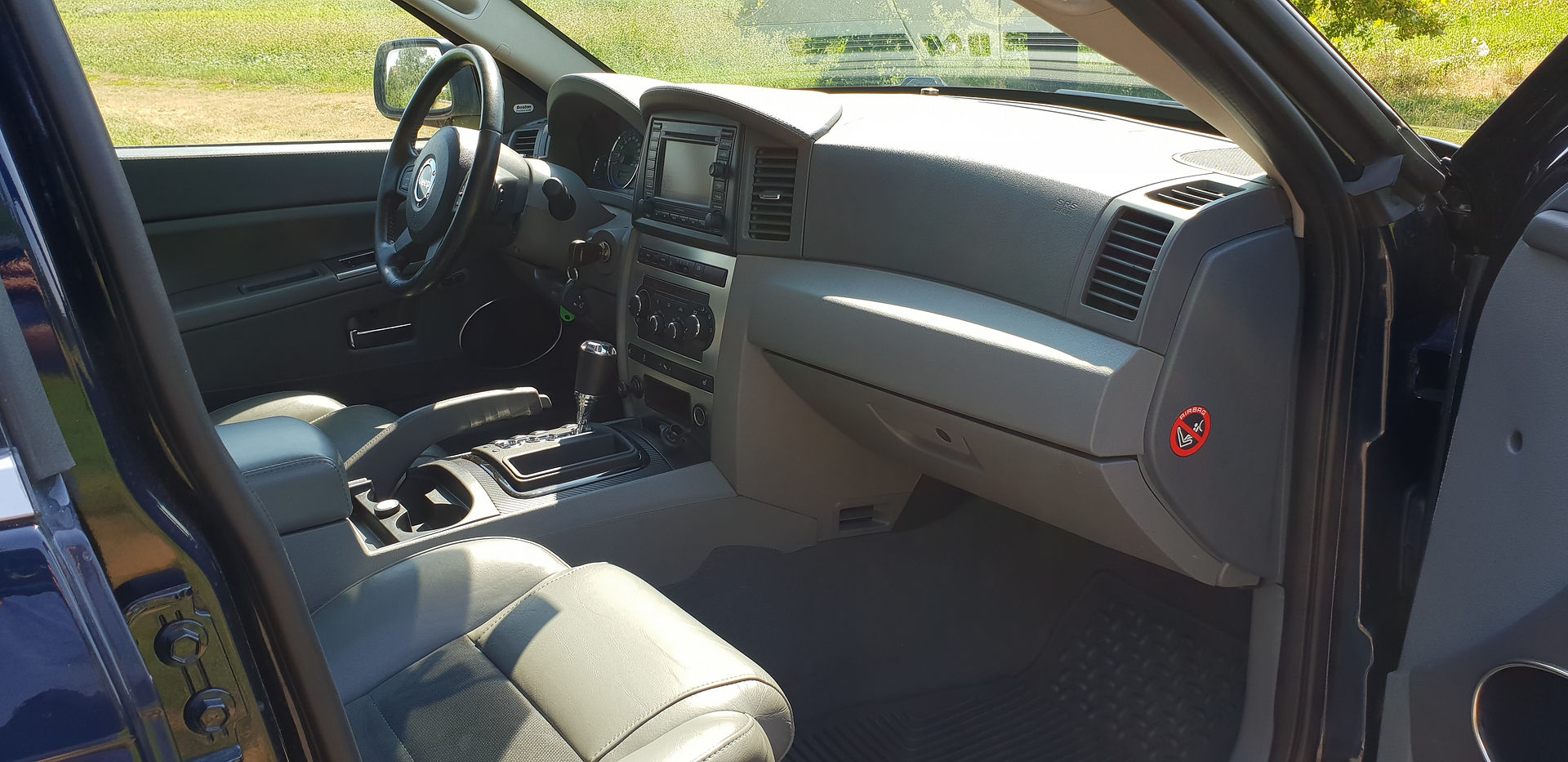 Import Auto Allemagne - Auto Convoi Allemagne - Jeep Grand Cherokee SRT8 V8 6.1 Hemi 426ch