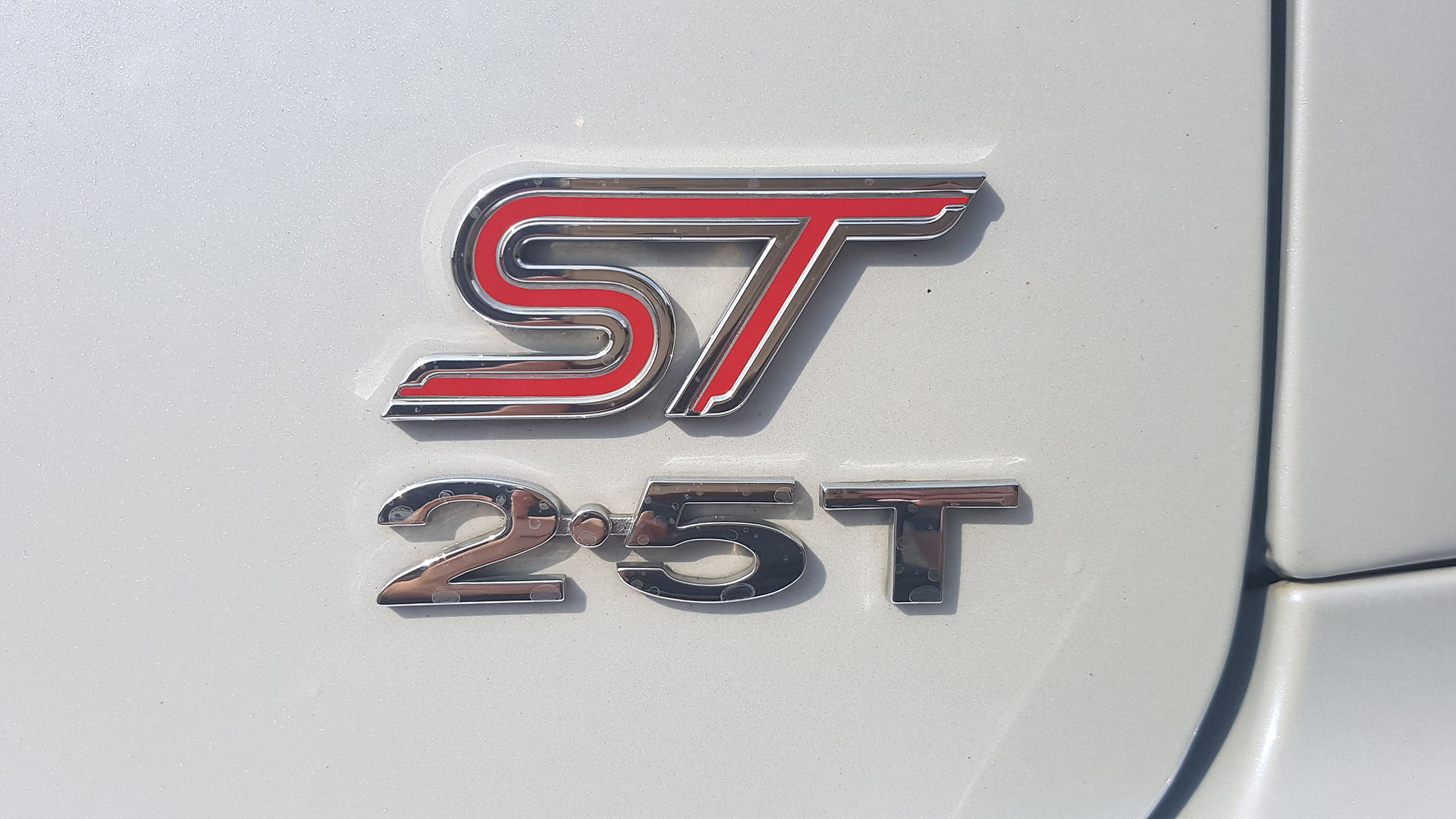 Import Auto Allemagne - Auto Convoi Allemagne -  Ford Focus ST 2.5T 226ch