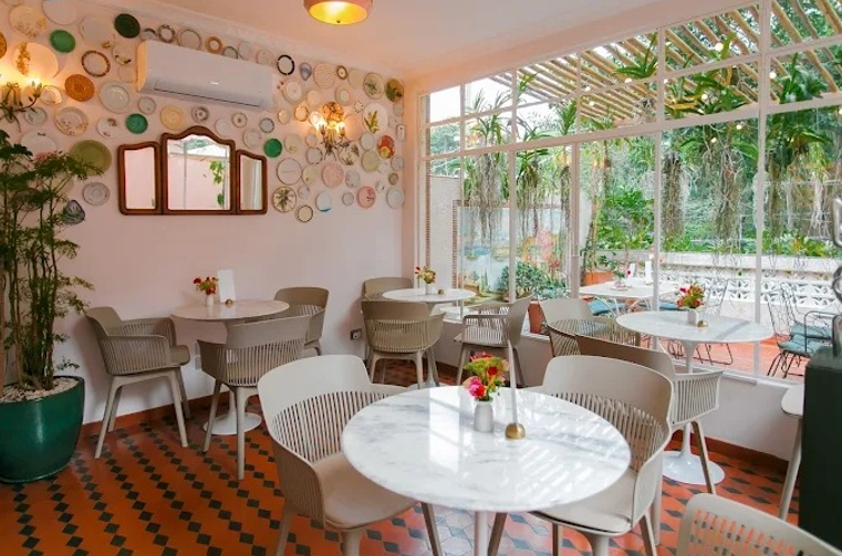 Cafés com clima de casa de vó ganham força em São Paulo e aproximam gerações